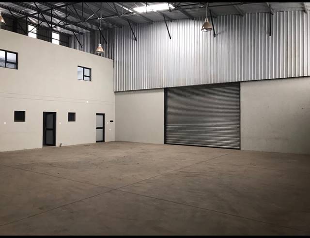 350M² WAREHOUSE TO LET IN CLEVELAND